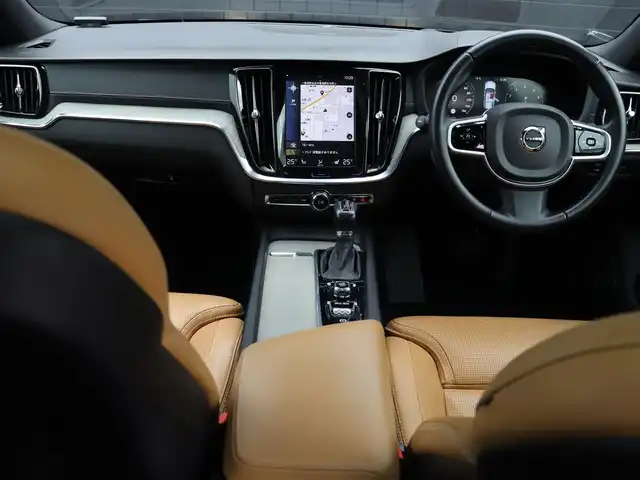ボルボ Ｖ６０ T5 インスクリプション 宮城県 2018(平30)年 5.5万km ぺブルグレー 純正ナビ【ＢＴ／ＣＤ／フルセグＴＶ】/パノラマサンルーフ　/ハーマンカードン　/前席メモリー付きパワーシート　/茶レザーシート　/前後ドライブレコーダー　/前席シートヒーター/エアシート　/ヘッドアップディスプレイ　/自動駐車システム　/レーンキーピングエイド/ブラインドスポットアシスト/アダプティブクルーズコントロール/衝突回避/アンビエントライト/パワーテールゲート/純正19インチAW/LEDヘッドライト/オートマチックハイビーム/ルーフレール/360°カメラ/禁煙車