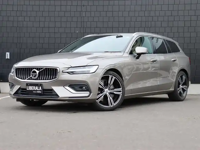 ボルボ Ｖ６０ T5 インスクリプション 宮城県 2018(平30)年 5.5万km ぺブルグレー 純正ナビ【ＢＴ／ＣＤ／フルセグＴＶ】/パノラマサンルーフ　/ハーマンカードン　/前席メモリー付きパワーシート　/茶レザーシート　/前後ドライブレコーダー　/前席シートヒーター/エアシート　/ヘッドアップディスプレイ　/自動駐車システム　/レーンキーピングエイド/ブラインドスポットアシスト/アダプティブクルーズコントロール/衝突回避/アンビエントライト/パワーテールゲート/純正19インチAW/LEDヘッドライト/オートマチックハイビーム/ルーフレール/360°カメラ/禁煙車