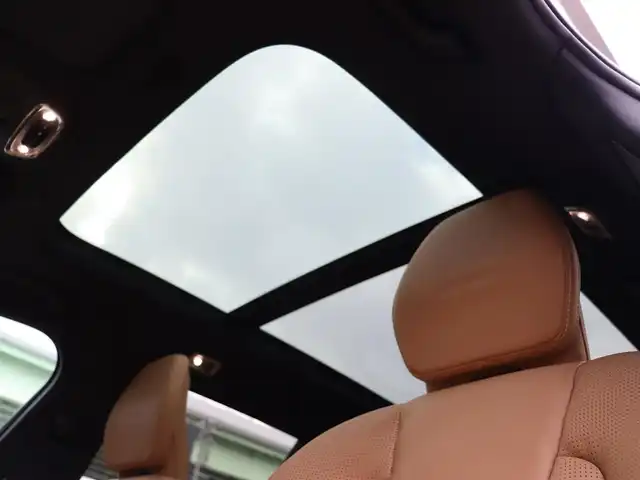 ボルボ Ｖ６０ T5 インスクリプション 宮城県 2018(平30)年 5.5万km ぺブルグレー 純正ナビ【ＢＴ／ＣＤ／フルセグＴＶ】/パノラマサンルーフ　/ハーマンカードン　/前席メモリー付きパワーシート　/茶レザーシート　/前後ドライブレコーダー　/前席シートヒーター/エアシート　/ヘッドアップディスプレイ　/自動駐車システム　/レーンキーピングエイド/ブラインドスポットアシスト/アダプティブクルーズコントロール/衝突回避/アンビエントライト/パワーテールゲート/純正19インチAW/LEDヘッドライト/オートマチックハイビーム/ルーフレール/360°カメラ/禁煙車