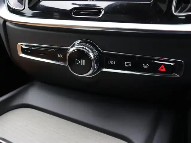 ボルボ Ｖ６０ T5 インスクリプション 宮城県 2018(平30)年 5.5万km ぺブルグレー 純正ナビ【ＢＴ／ＣＤ／フルセグＴＶ】/パノラマサンルーフ　/ハーマンカードン　/前席メモリー付きパワーシート　/茶レザーシート　/前後ドライブレコーダー　/前席シートヒーター/エアシート　/ヘッドアップディスプレイ　/自動駐車システム　/レーンキーピングエイド/ブラインドスポットアシスト/アダプティブクルーズコントロール/衝突回避/アンビエントライト/パワーテールゲート/純正19インチAW/LEDヘッドライト/オートマチックハイビーム/ルーフレール/360°カメラ/禁煙車