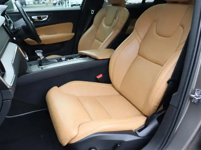 ボルボ Ｖ６０ T5 インスクリプション 宮城県 2018(平30)年 5.5万km ぺブルグレー 純正ナビ【ＢＴ／ＣＤ／フルセグＴＶ】/パノラマサンルーフ　/ハーマンカードン　/前席メモリー付きパワーシート　/茶レザーシート　/前後ドライブレコーダー　/前席シートヒーター/エアシート　/ヘッドアップディスプレイ　/自動駐車システム　/レーンキーピングエイド/ブラインドスポットアシスト/アダプティブクルーズコントロール/衝突回避/アンビエントライト/パワーテールゲート/純正19インチAW/LEDヘッドライト/オートマチックハイビーム/ルーフレール/360°カメラ/禁煙車