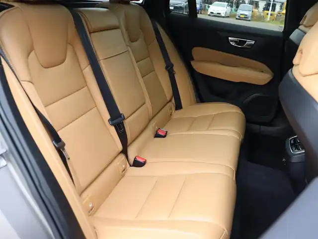 ボルボ Ｖ６０ T5 インスクリプション 宮城県 2018(平30)年 5.5万km ぺブルグレー 純正ナビ【ＢＴ／ＣＤ／フルセグＴＶ】/パノラマサンルーフ　/ハーマンカードン　/前席メモリー付きパワーシート　/茶レザーシート　/前後ドライブレコーダー　/前席シートヒーター/エアシート　/ヘッドアップディスプレイ　/自動駐車システム　/レーンキーピングエイド/ブラインドスポットアシスト/アダプティブクルーズコントロール/衝突回避/アンビエントライト/パワーテールゲート/純正19インチAW/LEDヘッドライト/オートマチックハイビーム/ルーフレール/360°カメラ/禁煙車