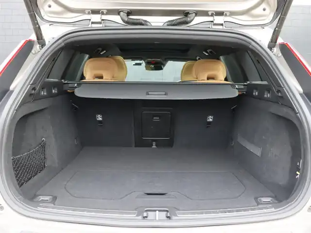 ボルボ Ｖ６０ T5 インスクリプション 宮城県 2018(平30)年 5.5万km ぺブルグレー 純正ナビ【ＢＴ／ＣＤ／フルセグＴＶ】/パノラマサンルーフ　/ハーマンカードン　/前席メモリー付きパワーシート　/茶レザーシート　/前後ドライブレコーダー　/前席シートヒーター/エアシート　/ヘッドアップディスプレイ　/自動駐車システム　/レーンキーピングエイド/ブラインドスポットアシスト/アダプティブクルーズコントロール/衝突回避/アンビエントライト/パワーテールゲート/純正19インチAW/LEDヘッドライト/オートマチックハイビーム/ルーフレール/360°カメラ/禁煙車