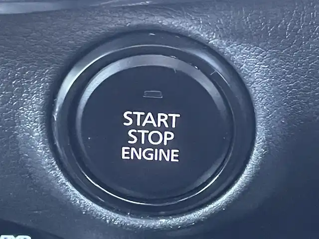 マツダ マツダ３ファストバック XD プロアクティブ 香川県 2019(令1)年 1.8万km マシーングレープレミアムM i-ACTIVSENSE/・衝突被害軽減ブレーキ/・車線逸脱警報/・アダプティブLEDヘッドライト/・360°ビューモニター/・リアクロストラフィックアラート (RCTA)/・スマートブレーキサポート (SBS)/・マツダレーダーークルーズコントロール (MRCC)/純正SDナビ/・BT接続/・フルセグTV/・CD/DVD/・AM/FM/クリアランスソナー/ディーゼル/ターボ/純正18インチアルミホイール/純正フロアマット/LEDヘッドライト/ヘッドアップディスプレイ/パドルシフト/革巻きステアリング/ステアリングリモコン/プッシュスタート/スマートキー/前後ドライブレコーダー/アイドリングストップ/ETC/電動パーキングブレーキ/オートホールド