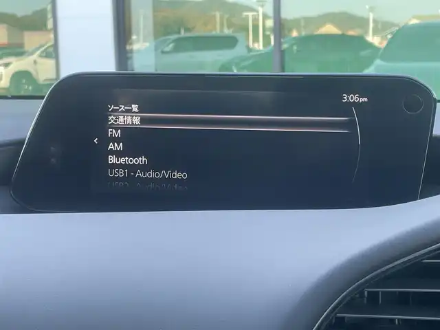 マツダ マツダ３ファストバック XD プロアクティブ 香川県 2019(令1)年 1.8万km マシーングレープレミアムM i-ACTIVSENSE/・衝突被害軽減ブレーキ/・車線逸脱警報/・アダプティブLEDヘッドライト/・360°ビューモニター/・リアクロストラフィックアラート (RCTA)/・スマートブレーキサポート (SBS)/・マツダレーダーークルーズコントロール (MRCC)/純正SDナビ/・BT接続/・フルセグTV/・CD/DVD/・AM/FM/クリアランスソナー/ディーゼル/ターボ/純正18インチアルミホイール/純正フロアマット/LEDヘッドライト/ヘッドアップディスプレイ/パドルシフト/革巻きステアリング/ステアリングリモコン/プッシュスタート/スマートキー/前後ドライブレコーダー/アイドリングストップ/ETC/電動パーキングブレーキ/オートホールド