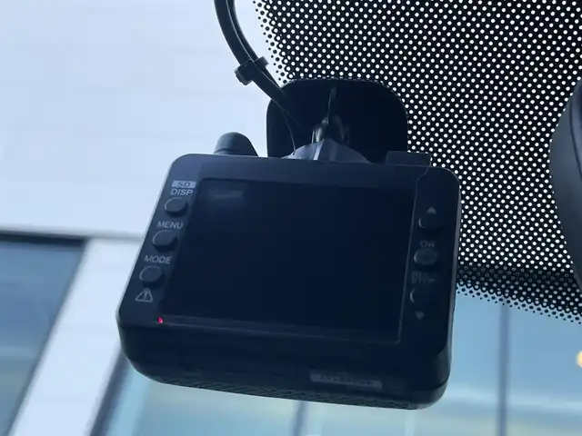 マツダ マツダ３ファストバック XD プロアクティブ 香川県 2019(令1)年 1.8万km マシーングレープレミアムM i-ACTIVSENSE/・衝突被害軽減ブレーキ/・車線逸脱警報/・アダプティブLEDヘッドライト/・360°ビューモニター/・リアクロストラフィックアラート (RCTA)/・スマートブレーキサポート (SBS)/・マツダレーダーークルーズコントロール (MRCC)/純正SDナビ/・BT接続/・フルセグTV/・CD/DVD/・AM/FM/クリアランスソナー/ディーゼル/ターボ/純正18インチアルミホイール/純正フロアマット/LEDヘッドライト/ヘッドアップディスプレイ/パドルシフト/革巻きステアリング/ステアリングリモコン/プッシュスタート/スマートキー/前後ドライブレコーダー/アイドリングストップ/ETC/電動パーキングブレーキ/オートホールド