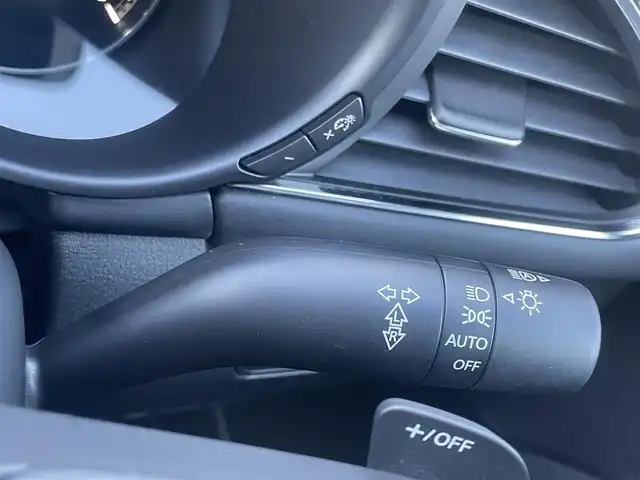 マツダ マツダ３ファストバック XD プロアクティブ 香川県 2019(令1)年 1.8万km マシーングレープレミアムM i-ACTIVSENSE/・衝突被害軽減ブレーキ/・車線逸脱警報/・アダプティブLEDヘッドライト/・360°ビューモニター/・リアクロストラフィックアラート (RCTA)/・スマートブレーキサポート (SBS)/・マツダレーダーークルーズコントロール (MRCC)/純正SDナビ/・BT接続/・フルセグTV/・CD/DVD/・AM/FM/クリアランスソナー/ディーゼル/ターボ/純正18インチアルミホイール/純正フロアマット/LEDヘッドライト/ヘッドアップディスプレイ/パドルシフト/革巻きステアリング/ステアリングリモコン/プッシュスタート/スマートキー/前後ドライブレコーダー/アイドリングストップ/ETC/電動パーキングブレーキ/オートホールド