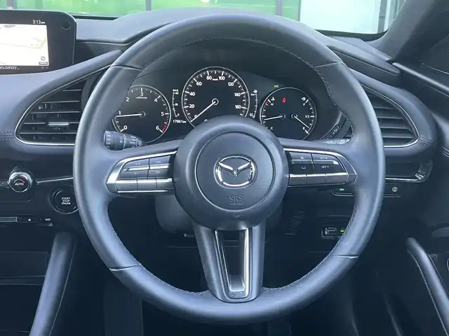 マツダ マツダ３ファストバック XD プロアクティブ 香川県 2019(令1)年 1.8万km マシーングレープレミアムM i-ACTIVSENSE/・衝突被害軽減ブレーキ/・車線逸脱警報/・アダプティブLEDヘッドライト/・360°ビューモニター/・リアクロストラフィックアラート (RCTA)/・スマートブレーキサポート (SBS)/・マツダレーダーークルーズコントロール (MRCC)/純正SDナビ/・BT接続/・フルセグTV/・CD/DVD/・AM/FM/クリアランスソナー/ディーゼル/ターボ/純正18インチアルミホイール/純正フロアマット/LEDヘッドライト/ヘッドアップディスプレイ/パドルシフト/革巻きステアリング/ステアリングリモコン/プッシュスタート/スマートキー/前後ドライブレコーダー/アイドリングストップ/ETC/電動パーキングブレーキ/オートホールド