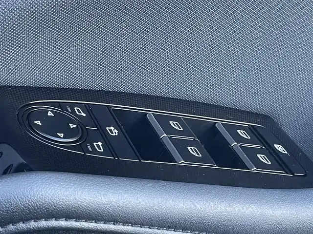 マツダ マツダ３ファストバック XD プロアクティブ 香川県 2019(令1)年 1.8万km マシーングレープレミアムM i-ACTIVSENSE/・衝突被害軽減ブレーキ/・車線逸脱警報/・アダプティブLEDヘッドライト/・360°ビューモニター/・リアクロストラフィックアラート (RCTA)/・スマートブレーキサポート (SBS)/・マツダレーダーークルーズコントロール (MRCC)/純正SDナビ/・BT接続/・フルセグTV/・CD/DVD/・AM/FM/クリアランスソナー/ディーゼル/ターボ/純正18インチアルミホイール/純正フロアマット/LEDヘッドライト/ヘッドアップディスプレイ/パドルシフト/革巻きステアリング/ステアリングリモコン/プッシュスタート/スマートキー/前後ドライブレコーダー/アイドリングストップ/ETC/電動パーキングブレーキ/オートホールド