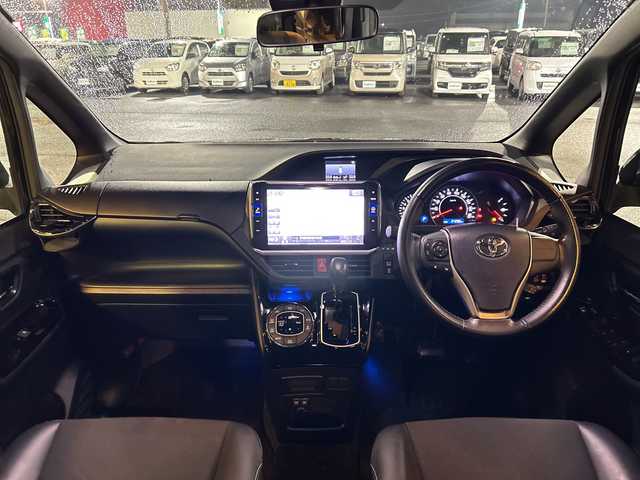 トヨタ ノア Si ダブルバイビー 茨城県 2018(平30)年 2.5万km ブラック モデリスタエアロ/ALPINE11型ナビ【EX11Z】/(地デジTV・CD・DVD・BT・ラジオ再生)/ALPINE12型フリップダウンモニター/両側パワースライドドア/プリクラッシュセーフティ/クルーズコントロール/レーンアシスト/バックカメラ/ビルトインETC/オートライト/LEDヘッドライト/純正16inアルミホイール/純正フロアマット/スマートキー/取扱説明書