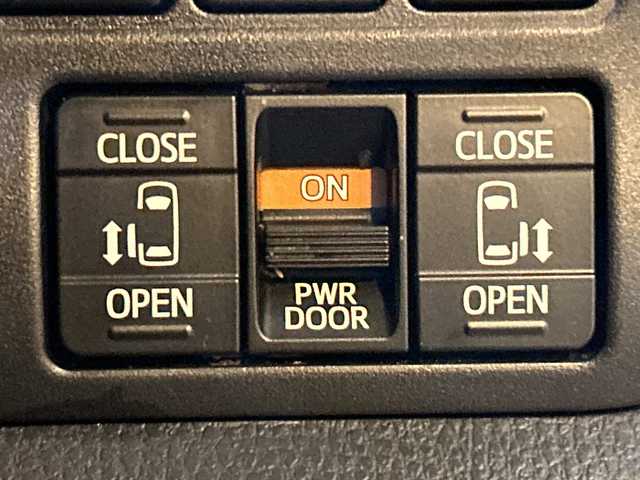 トヨタ ノア Si ダブルバイビー 茨城県 2018(平30)年 2.5万km ブラック モデリスタエアロ/ALPINE11型ナビ【EX11Z】/(地デジTV・CD・DVD・BT・ラジオ再生)/ALPINE12型フリップダウンモニター/両側パワースライドドア/プリクラッシュセーフティ/クルーズコントロール/レーンアシスト/バックカメラ/ビルトインETC/オートライト/LEDヘッドライト/純正16inアルミホイール/純正フロアマット/スマートキー/取扱説明書