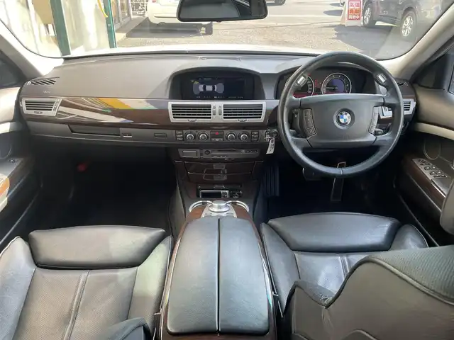 ＢＭＷ ７４０ｉ 東京都 2008(平20)年 8.3万km 白 サンルーフ/純正ナビ/純正18インチアルミホイール/レザーシート/パワーシート/シートヒーター/シートクーラー/キセノンヘッドライト/フォグランプ/オートライト/電動格納ミラー/フロアマット