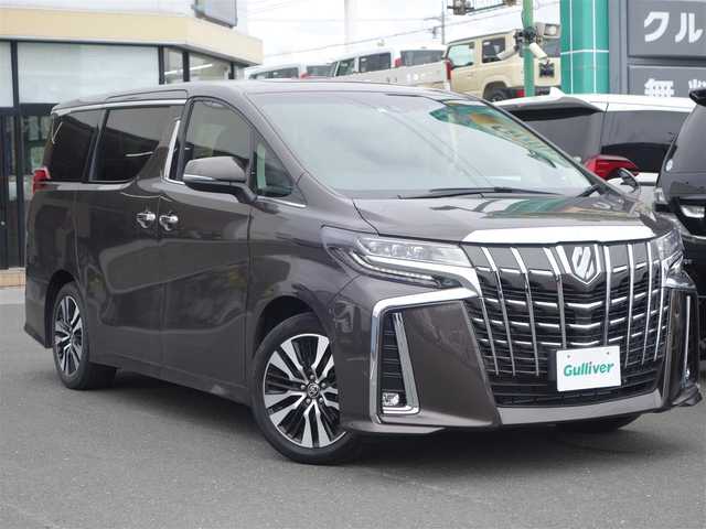 トヨタ アルファード S Cパッケージ 鹿児島県 2023(令5)年 3.3万km グラファイトM ワンオーナー/禁煙車/ツインムーンルーフ/トヨタセーフティセンス/　　　・プリクラッシュセーフティ/　　　・レーントレーシング/　　　・オートマチックハイビーム/　　　・レーダークルーズコントロール/　　　・ロードサインアシスト/　　　・パーキングサポートブレーキ/9インチディスプレイオーディオ/　　BT/USB/フルセグTV/ミラキャスト/バックカメラ/両側パワースライドドア/AC100V電源/前席パワーシート（運転席メモリー付）/快適温熱シート/2列目エグゼクティブパワーシート/ステアリングヒーター/ETC2.0/リアエンターテイメントシステム/パワーバックドア/プッシュスタート/スマートキー/純正フロアマット/取扱説明書/保証書