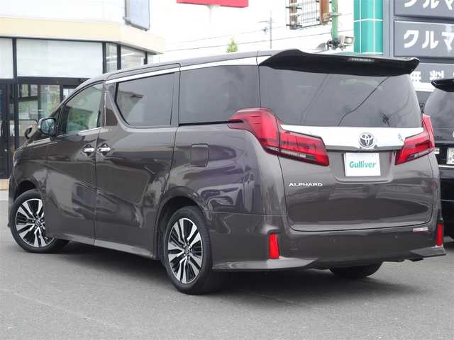 トヨタ アルファード S Cパッケージ 鹿児島県 2023(令5)年 3.3万km グラファイトM ワンオーナー/禁煙車/ツインムーンルーフ/トヨタセーフティセンス/　　　・プリクラッシュセーフティ/　　　・レーントレーシング/　　　・オートマチックハイビーム/　　　・レーダークルーズコントロール/　　　・ロードサインアシスト/　　　・パーキングサポートブレーキ/9インチディスプレイオーディオ/　　BT/USB/フルセグTV/ミラキャスト/バックカメラ/両側パワースライドドア/AC100V電源/前席パワーシート（運転席メモリー付）/快適温熱シート/2列目エグゼクティブパワーシート/ステアリングヒーター/ETC2.0/リアエンターテイメントシステム/パワーバックドア/プッシュスタート/スマートキー/純正フロアマット/取扱説明書/保証書