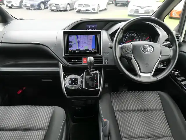 トヨタ ヴォクシー ZS 煌Ⅱ 千葉県 2019(令1)年 5.6万km ホワイトパールクリスタルシャイン 両側パワースライドドア/8インチ社外メモリーナビ/地デジTV/【DVD/CD再生機能　Bluetooth接続】/バックカメラ/革巻きステアリング/ステアリングスイッチ/ETC/LEDヘッドライト/ウインカーミラー/純正16インチアルミホイル/スマートキー