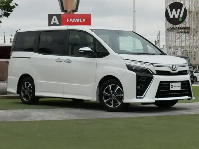 トヨタ ヴォクシー ZS 煌Ⅱ 千葉県 2019(令1)年 5.6万km ホワイトパールクリスタルシャイン 両側パワースライドドア/8インチ社外メモリーナビ/地デジTV/【DVD/CD再生機能　Bluetooth接続】/バックカメラ/革巻きステアリング/ステアリングスイッチ/ETC/LEDヘッドライト/ウインカーミラー/純正16インチアルミホイル/スマートキー
