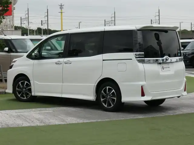 トヨタ ヴォクシー ZS 煌Ⅱ 千葉県 2019(令1)年 5.6万km ホワイトパールクリスタルシャイン 両側パワースライドドア/8インチ社外メモリーナビ/地デジTV/【DVD/CD再生機能　Bluetooth接続】/バックカメラ/革巻きステアリング/ステアリングスイッチ/ETC/LEDヘッドライト/ウインカーミラー/純正16インチアルミホイル/スマートキー