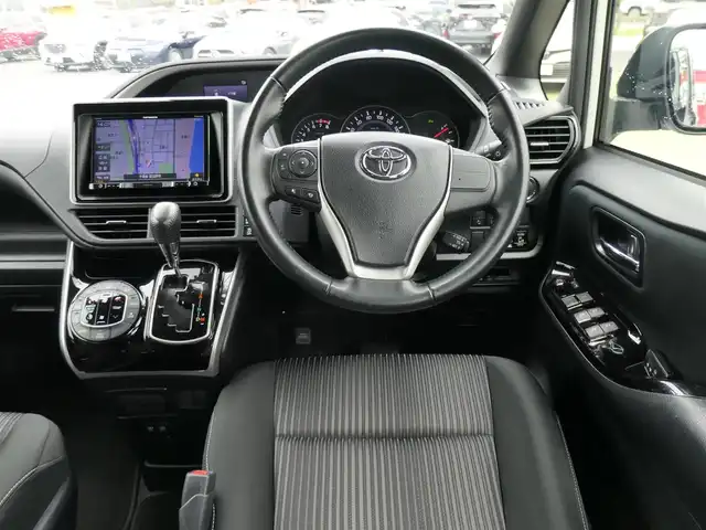 トヨタ ヴォクシー ZS 煌Ⅱ 千葉県 2019(令1)年 5.6万km ホワイトパールクリスタルシャイン 両側パワースライドドア/8インチ社外メモリーナビ/地デジTV/【DVD/CD再生機能　Bluetooth接続】/バックカメラ/革巻きステアリング/ステアリングスイッチ/ETC/LEDヘッドライト/ウインカーミラー/純正16インチアルミホイル/スマートキー