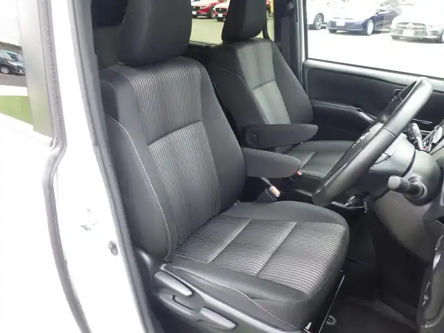 トヨタ ヴォクシー ZS 煌Ⅱ 千葉県 2019(令1)年 5.6万km ホワイトパールクリスタルシャイン 両側パワースライドドア/8インチ社外メモリーナビ/地デジTV/【DVD/CD再生機能　Bluetooth接続】/バックカメラ/革巻きステアリング/ステアリングスイッチ/ETC/LEDヘッドライト/ウインカーミラー/純正16インチアルミホイル/スマートキー