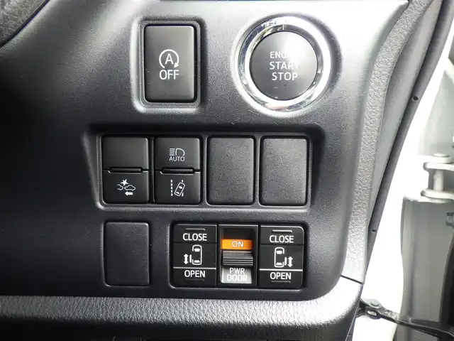 トヨタ ヴォクシー ZS 煌Ⅱ 千葉県 2019(令1)年 5.6万km ホワイトパールクリスタルシャイン 両側パワースライドドア/8インチ社外メモリーナビ/地デジTV/【DVD/CD再生機能　Bluetooth接続】/バックカメラ/革巻きステアリング/ステアリングスイッチ/ETC/LEDヘッドライト/ウインカーミラー/純正16インチアルミホイル/スマートキー