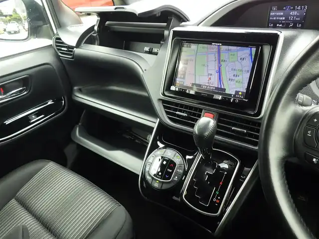 トヨタ ヴォクシー ZS 煌Ⅱ 千葉県 2019(令1)年 5.6万km ホワイトパールクリスタルシャイン 両側パワースライドドア/8インチ社外メモリーナビ/地デジTV/【DVD/CD再生機能　Bluetooth接続】/バックカメラ/革巻きステアリング/ステアリングスイッチ/ETC/LEDヘッドライト/ウインカーミラー/純正16インチアルミホイル/スマートキー