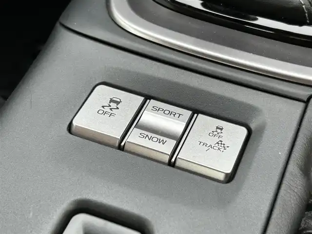 トヨタ ＧＲ８６ SZ 東京都 2025(令7)年 0.1万km 赤 走行距離814km/ワンオーナー/SD純正ナビ【NMZK-W73D】/（AM/FM/CD/DVD/BT/フルセグ）/アイサイトコアテクノロジー/・プリクラッシュブレーキ/・追従機能付きクルーズコントロール/・車線逸脱警報/・先行車発進お知らせ機能/・後退時ブレーキアシスト/バックカメラ/電動リアゲート/ヒルスタートアシスト/GRエンブレム付革巻きステアリングホイール/ETC/ドライブレコーダー/保証書/取扱説明書/スペアキー×1