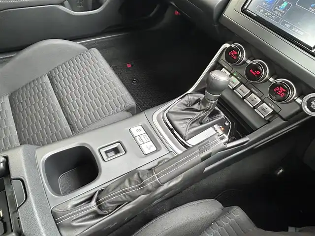トヨタ ＧＲ８６ SZ 東京都 2025(令7)年 0.1万km 赤 走行距離814km/ワンオーナー/SD純正ナビ【NMZK-W73D】/（AM/FM/CD/DVD/BT/フルセグ）/アイサイトコアテクノロジー/・プリクラッシュブレーキ/・追従機能付きクルーズコントロール/・車線逸脱警報/・先行車発進お知らせ機能/・後退時ブレーキアシスト/バックカメラ/電動リアゲート/ヒルスタートアシスト/GRエンブレム付革巻きステアリングホイール/ETC/ドライブレコーダー/保証書/取扱説明書/スペアキー×1