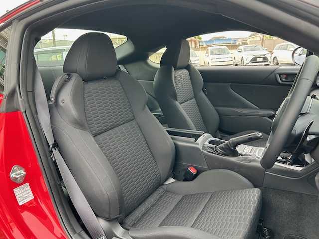 トヨタ ＧＲ８６ SZ 東京都 2025(令7)年 0.1万km 赤 走行距離814km/ワンオーナー/SD純正ナビ【NMZK-W73D】/（AM/FM/CD/DVD/BT/フルセグ）/アイサイトコアテクノロジー/・プリクラッシュブレーキ/・追従機能付きクルーズコントロール/・車線逸脱警報/・先行車発進お知らせ機能/・後退時ブレーキアシスト/バックカメラ/電動リアゲート/ヒルスタートアシスト/GRエンブレム付革巻きステアリングホイール/ETC/ドライブレコーダー/保証書/取扱説明書/スペアキー×1