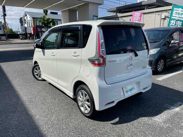 日産 デイズ ハイウェイスターX 大阪府 2017(平29)年 0.5万km ホワイトパール 純正メモリナビ/・フルセグ/BT/全方位カメラ/プッシュスタート/ドアバイザー/純正フロアマット/シートリフター