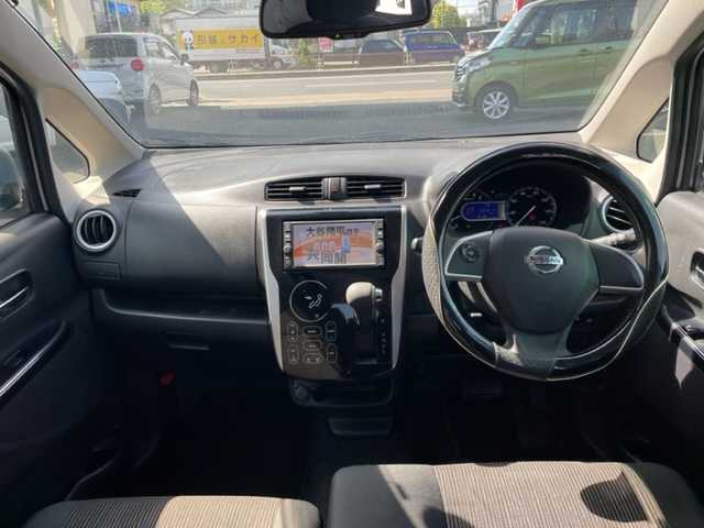 日産 デイズ ハイウェイスターX 大阪府 2017(平29)年 0.5万km ホワイトパール 純正メモリナビ/・フルセグ/BT/全方位カメラ/プッシュスタート/ドアバイザー/純正フロアマット/シートリフター