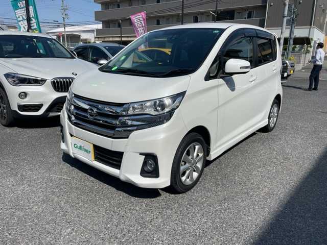 日産 デイズ ハイウェイスターX 大阪府 2017(平29)年 0.5万km ホワイトパール 純正メモリナビ/・フルセグ/BT/全方位カメラ/プッシュスタート/ドアバイザー/純正フロアマット/シートリフター