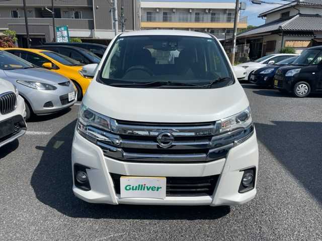 日産 デイズ ハイウェイスターX 大阪府 2017(平29)年 0.5万km ホワイトパール 純正メモリナビ/・フルセグ/BT/全方位カメラ/プッシュスタート/ドアバイザー/純正フロアマット/シートリフター