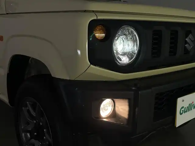 スズキ ジムニー XC 群馬県 2024(令6)年 0.4万km シフォンアイボリーメタリックブラック2トーンルーフ スズキセーフティサポート/・デュアルセンサーブレーキサポート/・車線逸脱警報機能/・ふらつき警報機能/・先行車発進お知らせ機能/・ハイビームアシスト/・標識認識/クルーズコントロール/前席シートヒーター/LEDヘッドライト/フォグランプ/純正アルミホイール/ダウンヒルアシストコントロール/プッシュスタート/スマートキー