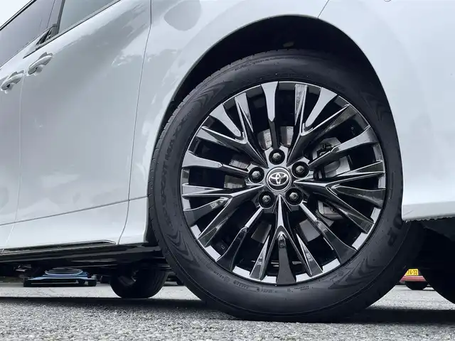 トヨタ ヴェルファイア ハイブリット Z プレミア 東京都 2024(令6)年 1.2万km プラチナホワイトパールマイカ ワンオーナー/寒冷地仕様/デジタルインナーミラー/スペアタイヤ/左右独立ムーンルーフ/14インチディスプレイオーディオ/コネクティッドナビ/フルセTV・Bluetoothオーディオ/フリップダウンモニター/三眼LEDヘッドランプ/ブラインドスポットモニター/トヨタチームメイト/パノラミックビューモニター/デュアルパワースライドドア/パワーバックドア/プレミアムナッパ本革シート(サンセットブラウン)/パワーシート/ヒーター/ベンチレーション/トヨタセーフティセンス