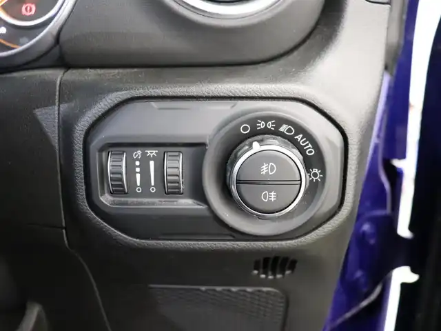クライスラー・ジープ ジープ ラングラー アンリミテッド サハラ 静岡県 2019(令1)年 3.3万km 青 衝突軽減ブレーキ　/黒革　/ＡＣＣ　/純正ナビＴＶ　/バックカメラ　/ＥＴＣ　/ＬＥＤ　/ＪＩＰＰＥＳＥＮマフラー　/ＪＩＰＰＥＳＥＮ１７ＡＷ　/シートヒーター　/ハンドルヒーター　/コーナーセンサー　/スペアキー