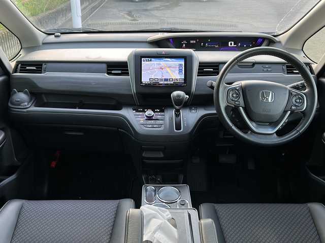 ホンダ フリード G 茨城県 2023(令5)年 1.5万km プレミアムクリスタルブルークリスタル 横滑り防止装置/レーンキープアシスト/オートライト/LEDヘッドライト/サイドエアバッグ/カーテンエアバッグ/衝突被害軽減システム/Bluetooth/USB入力端子/ETC/バックカメラ/フルセグTV/SDナビ/アイドリングストップ/スマートキー/冷房AAC/追従走行付クルーズコントロール/ドライブレコーダー/純正フロアマット/シートヒーター/両側パワースライドドア/15インチ純正アルミホイール