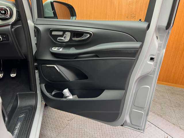 メルセデス・ベンツ Ｍ・ベンツ Ｖ２２０ d ロング 千葉県 2025(令7)年 0.1万km未満 グレー 純正ナビ　/３６０°カメラ　/ＡＣＣ　/ブラックレザーシート　/シートヒーター　/パワーシート　/ＬＥＤヘッドライト　/オートライト　/電動リアゲート　/ＢＳＭ　/レーンキープアシスト　/フルセグＴＶ　/ＥＴＣ