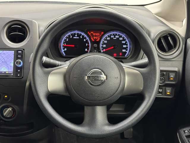 日産 ノート X エマージェンシーブレーキ 三重県 2014(平26)年 7.3万km ブリリアントホワイトパール ガソリン/FF/フロアCVT/カロッツェリア 7インチ『楽ナビ』 AVIC-MRZ099W/（CD/DVD/MSV/SD/FM/AM/DTV/Bluetooth/iPod/USB/AUX）/バックカメラ/安全/・エマージェンシーブレーキ/・LDW（車線逸脱警報）/・VDC（ビークルダイナミクスコントロール）/・ABS/・運転席・助手席Wエアバッグ/装備/・マニュアルエアコン/・プッシュスタート/・電動格納ドアミラー/・パワーウインドウ/・パワーステアリング/・純正ホイールキャップ＋14インチスチールホイール/・インテリジェントキーx2/など