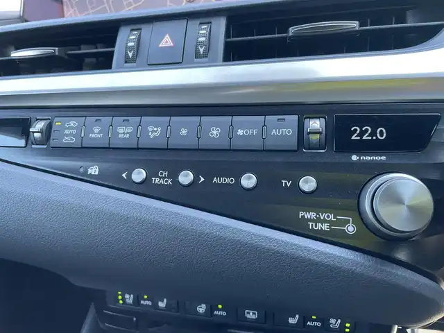 レクサス ＥＳ 300h Fスポーツ 石川県 2020(令2)年 4.2万km ホワイトノーヴァガラスフレーク ワンオーナー/純正ナビ/フルセグTV/全方位カメラ/LEDヘッドライト/ETC/サンルーフ/革シート/レクサスセーフティ/レーダークルーズ/純正アルミホイール/スマートキー/プッシュスタート/電動ミラー/レーンアシスト/ドライブレコーダー/保証書