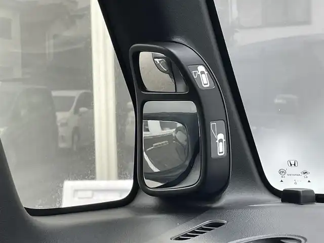 ホンダ Ｎ ＢＯＸ カスタム G Lパッケージ 埼玉県 2017(平29)年 6.6万km シャイニンググレーM (株)IDOMが運営する【じしゃロン川越店】の自社ローン専用車両になります。こちらは現金またはオートローンご利用時の価格です。自社ローンご希望の方は別途その旨お申付け下さい/社外SDナビ　CN-RE03D/フルセグ/Bluetooth/CD/DVD/AM/FM/バックカメラ/パワースライドドア/ETC/純正１４インチアルミホイール/HID/フォグ/ウインカーミラー/スマートキー/スペアキー/プッシュスタート/リアシェード/ドアバイザー/純正フロアマット/車両取扱説明書/保証書