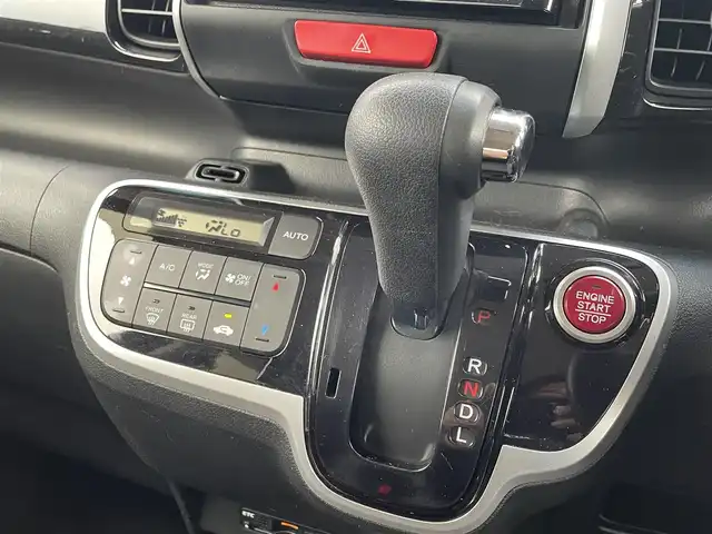 ホンダ Ｎ ＢＯＸ カスタム G Lパッケージ 埼玉県 2017(平29)年 6.6万km シャイニンググレーM (株)IDOMが運営する【じしゃロン川越店】の自社ローン専用車両になります。こちらは現金またはオートローンご利用時の価格です。自社ローンご希望の方は別途その旨お申付け下さい/社外SDナビ　CN-RE03D/フルセグ/Bluetooth/CD/DVD/AM/FM/バックカメラ/パワースライドドア/ETC/純正１４インチアルミホイール/HID/フォグ/ウインカーミラー/スマートキー/スペアキー/プッシュスタート/リアシェード/ドアバイザー/純正フロアマット/車両取扱説明書/保証書