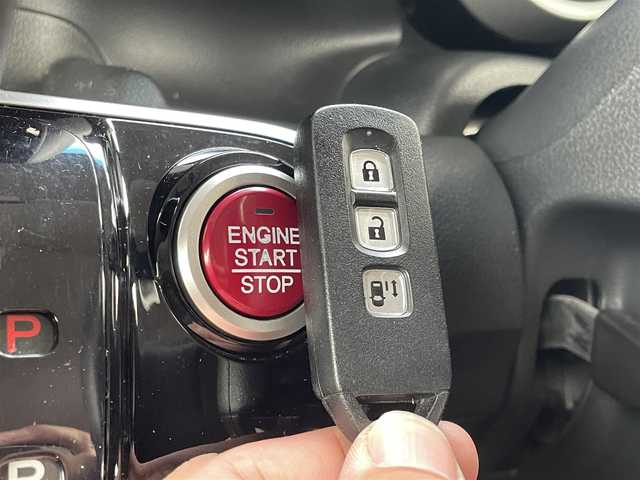ホンダ Ｎ ＢＯＸ カスタム G Lパッケージ 埼玉県 2017(平29)年 6.6万km シャイニンググレーM (株)IDOMが運営する【じしゃロン川越店】の自社ローン専用車両になります。こちらは現金またはオートローンご利用時の価格です。自社ローンご希望の方は別途その旨お申付け下さい/社外SDナビ　CN-RE03D/フルセグ/Bluetooth/CD/DVD/AM/FM/バックカメラ/パワースライドドア/ETC/純正１４インチアルミホイール/HID/フォグ/ウインカーミラー/スマートキー/スペアキー/プッシュスタート/リアシェード/ドアバイザー/純正フロアマット/車両取扱説明書/保証書
