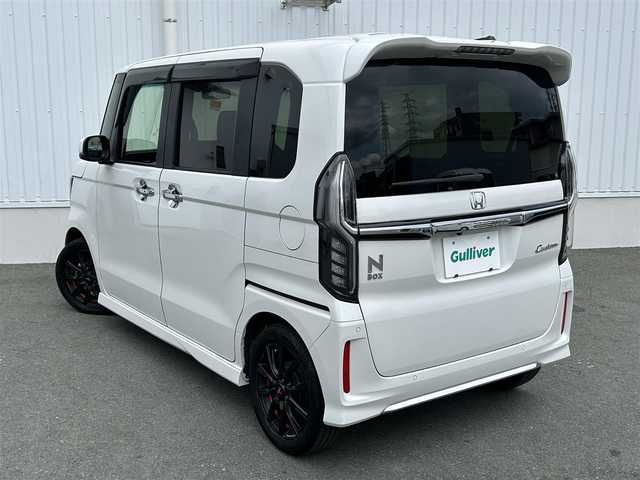 ホンダ Ｎ ＢＯＸ カスタム L ターボ 三重県 2021(令3)年 4.3万km プラチナホワイトパール 社外8型ナビ/バックカメラ/前席シートヒーター/両側パワースライドドア/衝突軽減ブレーキ/レーンキープアシスト/先行車発進お知らせ/標識認識/レーダークルーズコントロール/パドルシフト/LEDヘッドライト/フォグライト/社外前後ドライブレコーダー/ステアリングリモコン/USB給電/電動格納ミラー/禁煙車