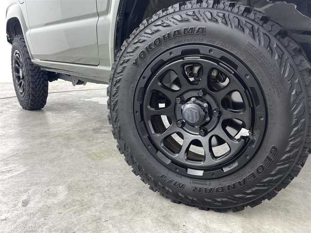 スズキ ジムニー XC 福島県 2019(令1)年 1.7万km ジャングルグリーン スズキセーフティーサポート　/・車線逸脱警報/・フラット警報/・先行車発進告知/・ハイビームアシスト/・標識認識機能/・デュアルセンサーブレーキサポート/社外ナビゲーション/【AM/FM/DVD/CD/Bluetooth/フルセグ】　/型番:KXM-E503W/クルーズコントロール　/パートタイム４ＷＤ　/シートヒーター　/ステアリングスイッチ　/・チルトステアリング/社外リアバンパー　/社外アルミホイール　/プッシュスタート/・スマートキー/LEDライト/・オートライト/サイドアンダーミラー/・社外マフラー
