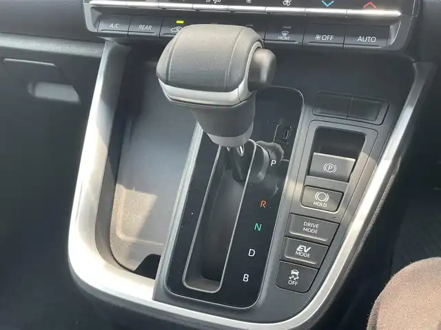 トヨタ ノア ハイブリッド S－Z 千葉県 2023(令5)年 2.6万km ホワイトパールクリスタルシャイン トヨタセーフティセンス/１０．５インチディスプレイオーディオ/１００Ｖアクセサリーコンセント/Ｄ／Ｎ席シートヒーター/電動パーキングブレーキ/両側パワースライドドア/前後コーナーセンサー/バックカメラ