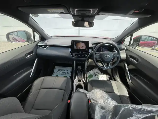 トヨタ カローラ クロス ハイブリッド Z 千葉県 2024(令6)年 1万km センシュアルレッドマイカ トヨタセーフティセンス/　衝突軽減ブレーキ/レーンキープアシスト/　レーダークルーズコントロール/オートハイビーム/　クリアランスソナー/ブラインドスポットモニター/トヨタチームメイト/　アドバンストパーク/8インチディスプレイオーディオ/　フルセグ/BT/カープレイ/USB/全方位カメラ/ステアリングスイッチ/ETC/電動パーキングブレーキ/ブレーキホールド/パワーバックドア/ハーフレザーシート/パワーシート(D席)/シートヒーター(D/N席)/LEDヘッドライト/オートライト/フォグライト/純正フロアマット/純正18インチAW