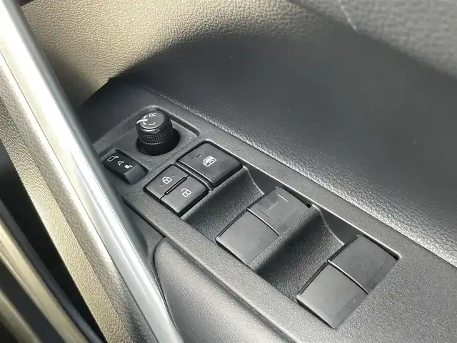 トヨタ カローラ クロス ハイブリッド Z 千葉県 2024(令6)年 1万km センシュアルレッドマイカ トヨタセーフティセンス/　衝突軽減ブレーキ/レーンキープアシスト/　レーダークルーズコントロール/オートハイビーム/　クリアランスソナー/ブラインドスポットモニター/トヨタチームメイト/　アドバンストパーク/8インチディスプレイオーディオ/　フルセグ/BT/カープレイ/USB/全方位カメラ/ステアリングスイッチ/ETC/電動パーキングブレーキ/ブレーキホールド/パワーバックドア/ハーフレザーシート/パワーシート(D席)/シートヒーター(D/N席)/LEDヘッドライト/オートライト/フォグライト/純正フロアマット/純正18インチAW