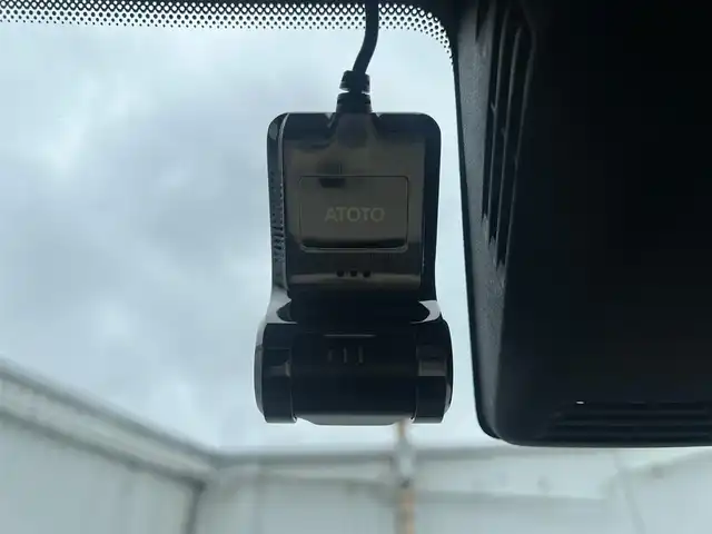 スズキ スイフト RS 広島県 2017(平29)年 6.8万km ピュアホワイトP 走行距離67435km/5速ミッション/純正16インチブラック塗装アルミホイール/ディスプレイオーディオ（ATOTO-S8）/・Bluetooth/・バックカメラ/・Googleマップなど/ドライブレコーダー/ビルトインETC/運転席シートヒーター/セーフティパッケージ/・アダプティブクルーズコントロール/・デュアルセンサーブレーキサポート/・車線逸脱警報機能/・ふらつき警報機能/・先行車発知らせ機能/・ハイビームアシスト機能/・オートライト/スマートキー×2/フロアマット/新車保証書有/取扱説明書有