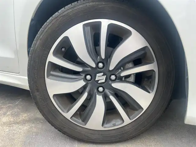 スズキ スイフト RS 広島県 2017(平29)年 6.8万km ピュアホワイトP 走行距離67435km/5速ミッション/純正16インチブラック塗装アルミホイール/ディスプレイオーディオ（ATOTO-S8）/・Bluetooth/・バックカメラ/・Googleマップなど/ドライブレコーダー/ビルトインETC/運転席シートヒーター/セーフティパッケージ/・アダプティブクルーズコントロール/・デュアルセンサーブレーキサポート/・車線逸脱警報機能/・ふらつき警報機能/・先行車発知らせ機能/・ハイビームアシスト機能/・オートライト/スマートキー×2/フロアマット/新車保証書有/取扱説明書有