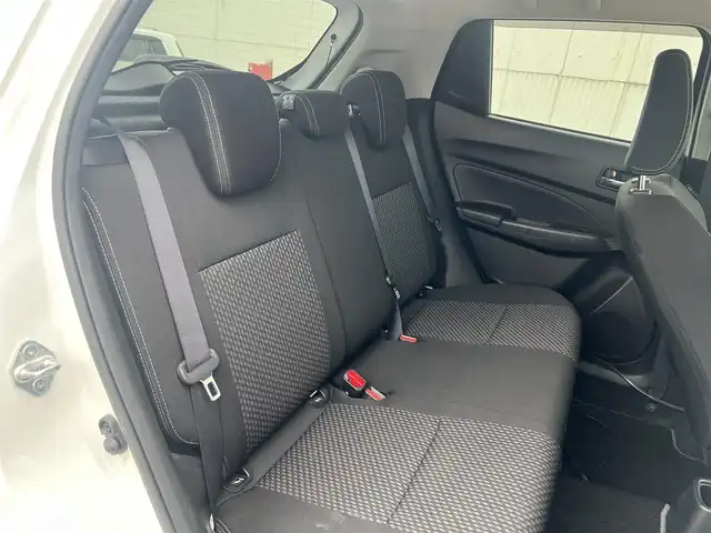 スズキ スイフト RS 広島県 2017(平29)年 6.8万km ピュアホワイトP 走行距離67435km/5速ミッション/純正16インチブラック塗装アルミホイール/ディスプレイオーディオ（ATOTO-S8）/・Bluetooth/・バックカメラ/・Googleマップなど/ドライブレコーダー/ビルトインETC/運転席シートヒーター/セーフティパッケージ/・アダプティブクルーズコントロール/・デュアルセンサーブレーキサポート/・車線逸脱警報機能/・ふらつき警報機能/・先行車発知らせ機能/・ハイビームアシスト機能/・オートライト/スマートキー×2/フロアマット/新車保証書有/取扱説明書有